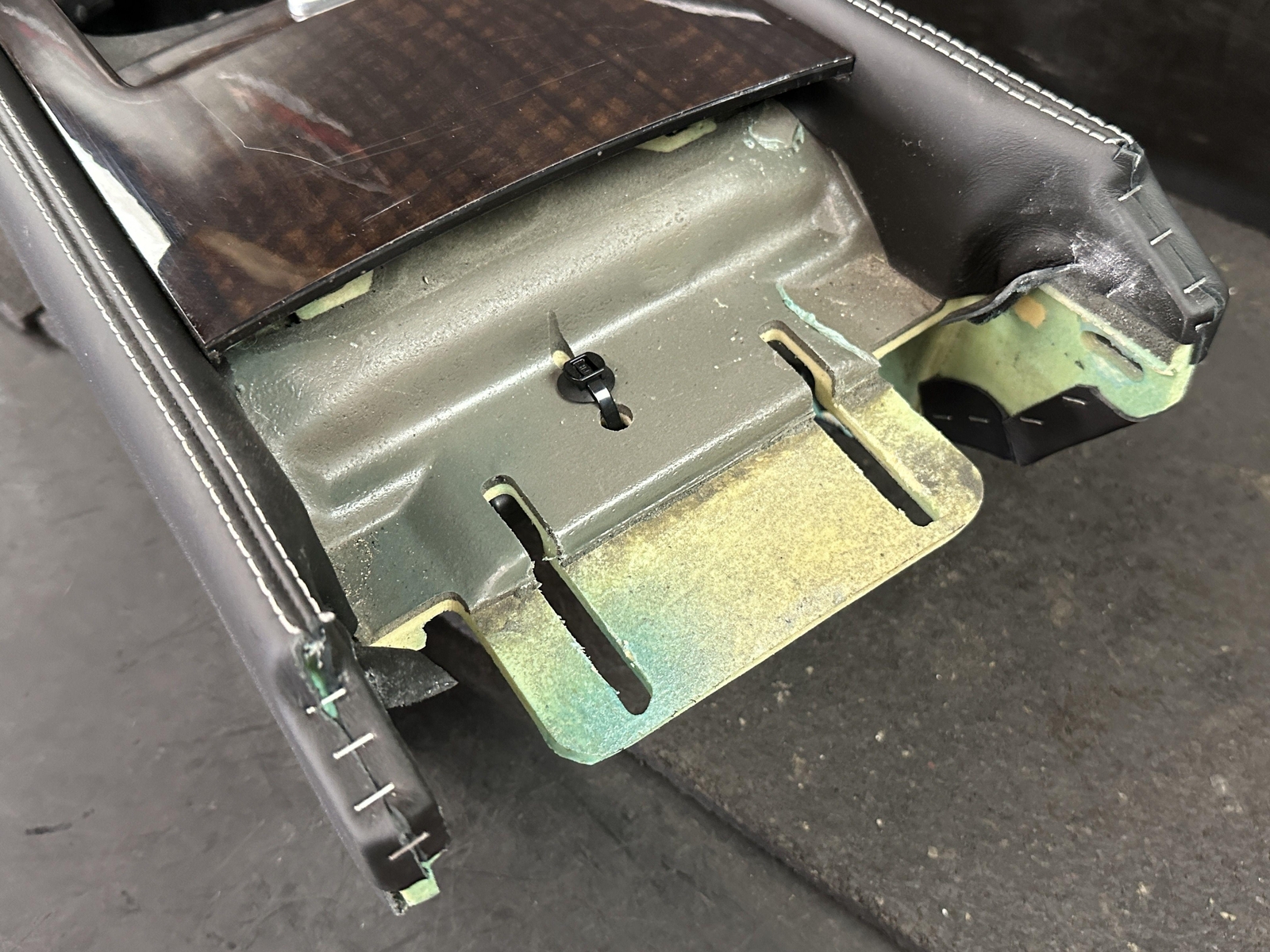 03-18 BENTLEY CONTINENTAL GT REAR FLOOR CONSOLE BLACK 3W8858337