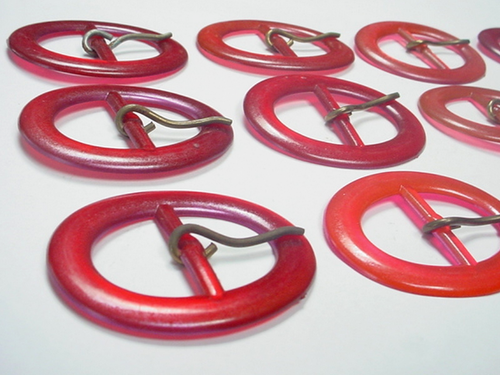 12 VINTAGE BUCKLES DARK RED MOONGLOW LUCITE OVAL SHAPE NOS 1-3/4" X 2-1/4" - Picture 3 of 4