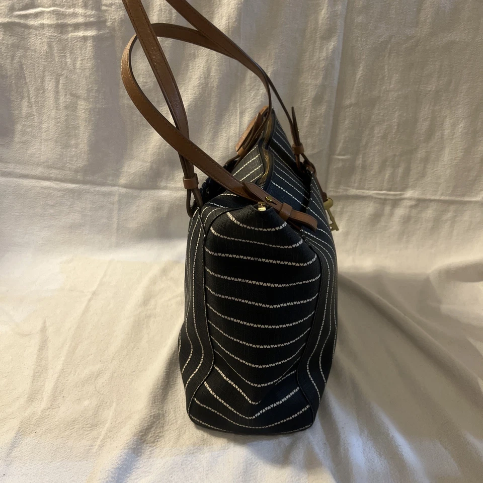 Bolso de Mano Fossil Mujer Estampado Corazón Cremallera Cierre Lona Recubierta Negro Talla L Foto 3 de 4
