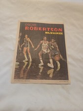 1970-71 (8 x 10) Topps BASKETBALL INSERT #6 OSCAR ROBERTSON BUCKS VINTAGE 1970S