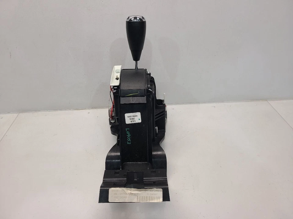 Jeep Compass 2007 (2,4 L/AT) conjunto de cambio de transmisión *negro/cromo* Foto 3 de 4