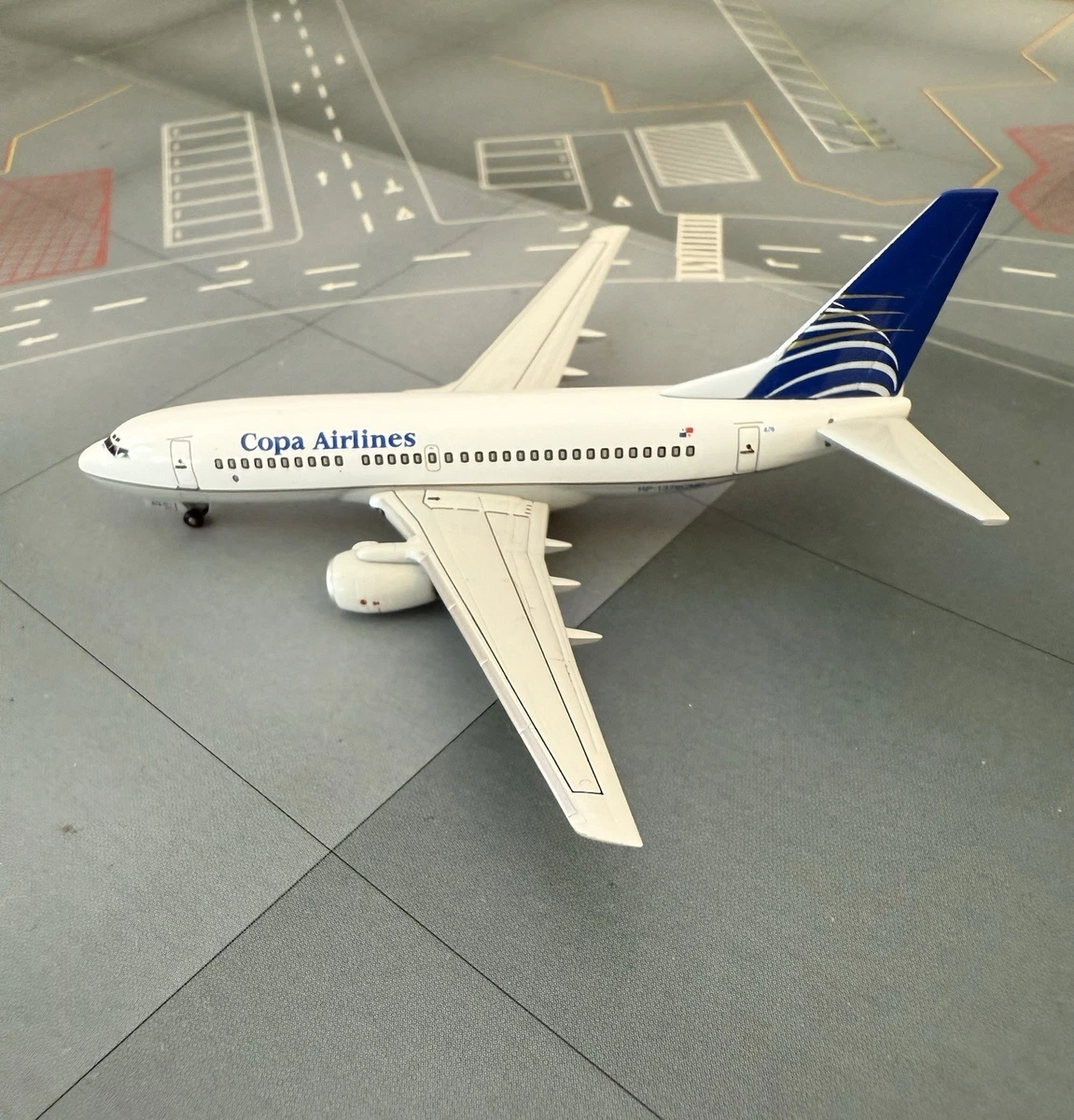 Dragon Wings Boeing 737 1:400 Diecast Aircraft & Spacecraft for