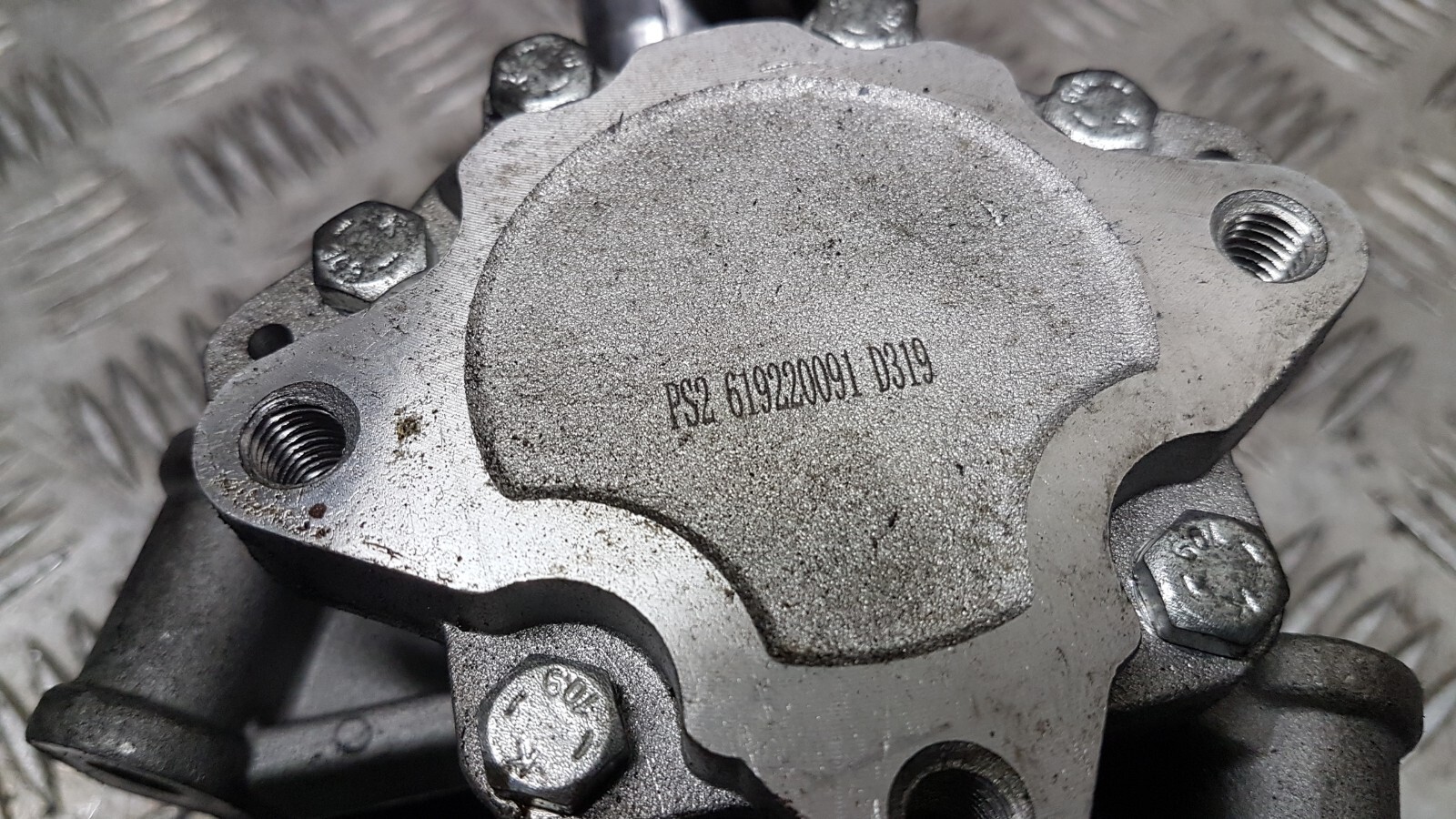 MERCEDESBENZ W211 POWER STEERING PUMP WITH PULLEY A6112300115 2008