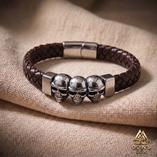 Herren Lederarmband Braun Geflochten Edelstahl 3-Totenk&ouml;pfe Schiebeverschluss