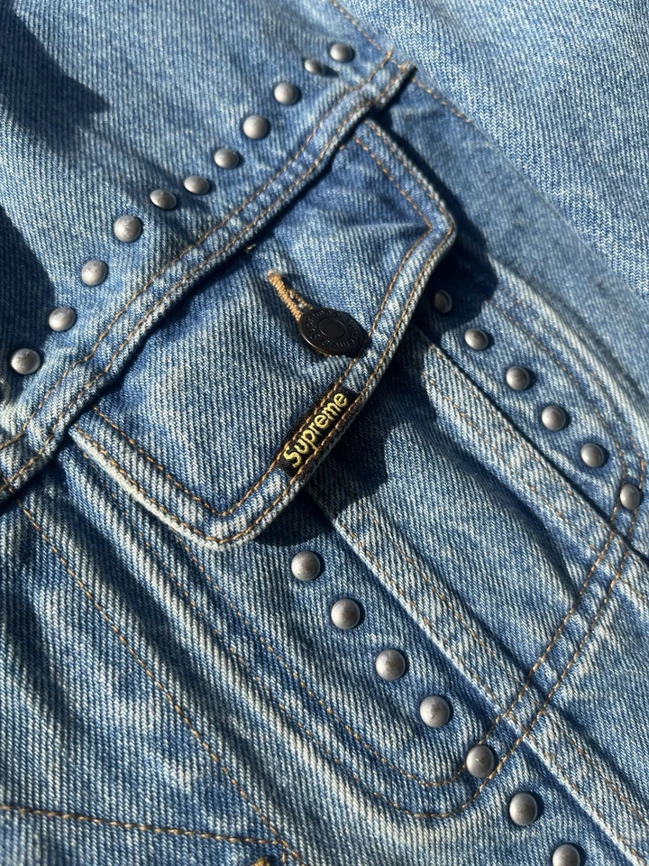 Chaqueta vaquera con tachuelas Supreme talla XL SS17 Foto 3 de 4
