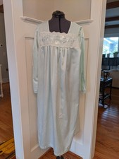 Vintage Miss Elaine Pale Blue Long Nightgown w/Long Sleeves Size M