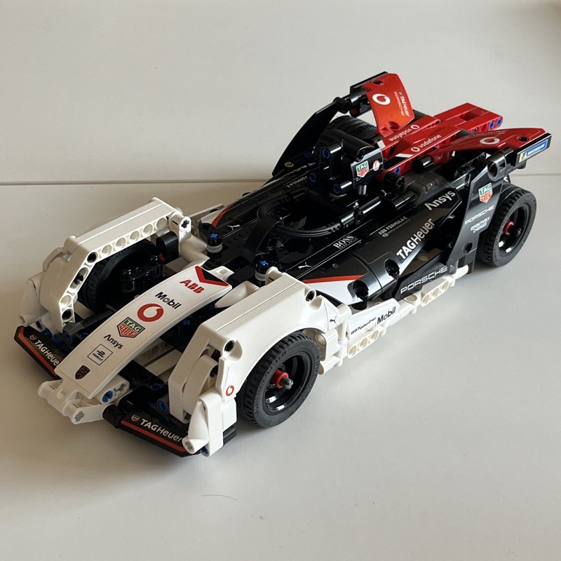 LEGO TECHNIC: Formula E Porsche 99X Electric (42137)