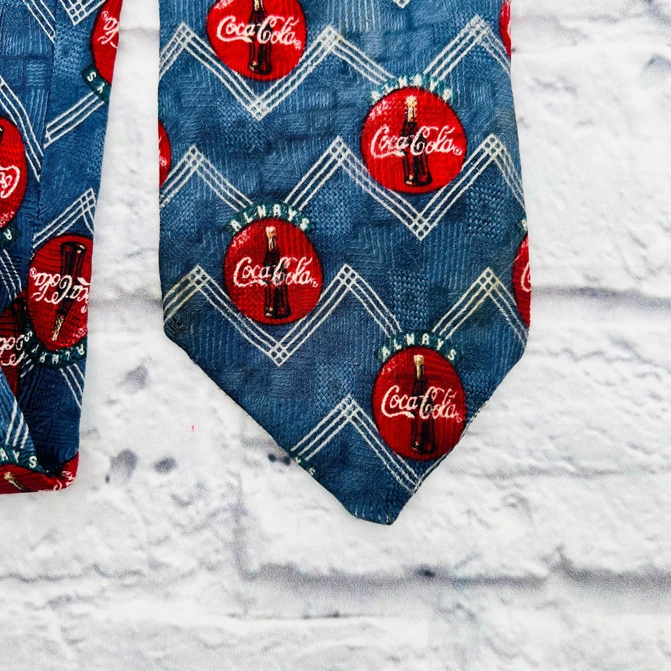 Corbata retro de seda para hombre COCA COLA 4"x58,5" gris/azul/rojo Foto 2 de 4