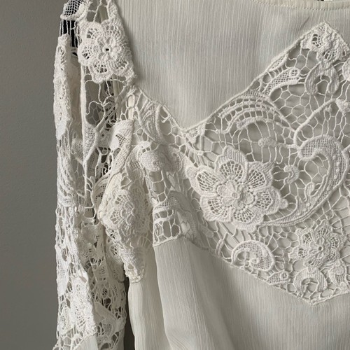 Alice+Olivia crochet Blouse top Womens Medium white long bishop sleeve crew - Picture 11 of 13