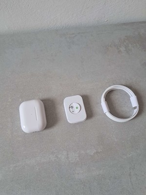 Apple AirPods Pro 2nd Generation with MagSafe Wireless Charging
