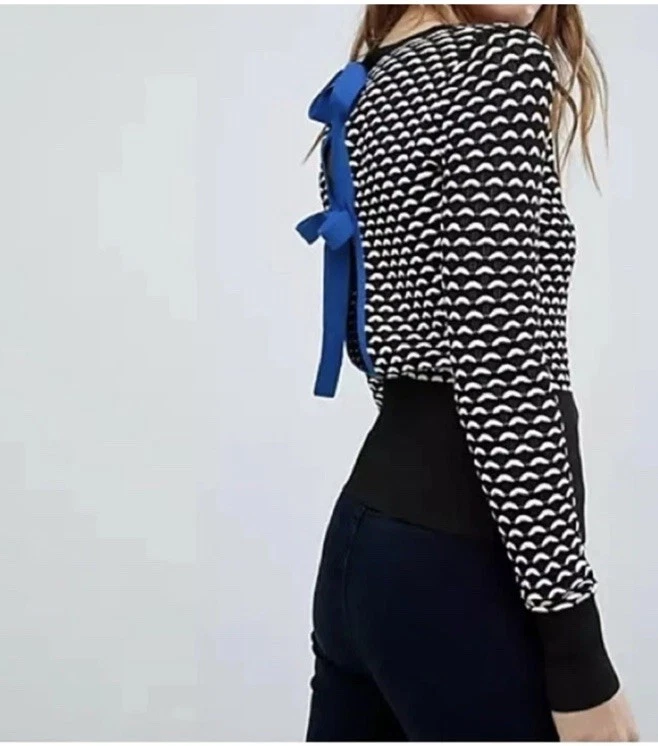 Karen Millen Monochrome Modern Knit Sweater Open Back Blue Bow Ties Sz M - Image 3 of 4