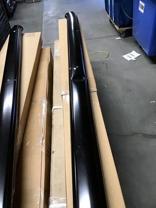 Lund  5" Oval Curved Steel Nerf Bars Black for 05-17 Toyota Tacoma Access Cab - Imagem 2 de 4