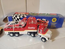 1995 Getty Toy Race Car Carrier w/Car Limited Edition 2nd in Series New Tested