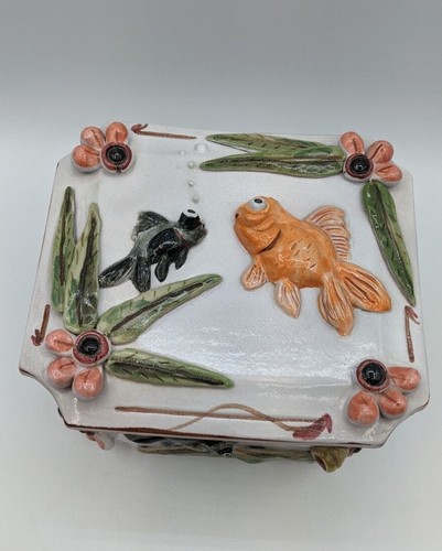Atemberaubende Koi Fisch Teich Kunst Schmuck Box Skulptur signiert Ton Keramik - Bild 7 von 18