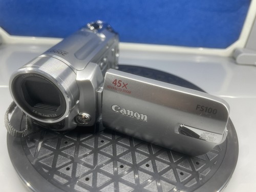 CANON FS100 Digital Camcorder Camera 45x 2000x Zoom 2.7" LCD With Memory Card - Picture 6 of 10