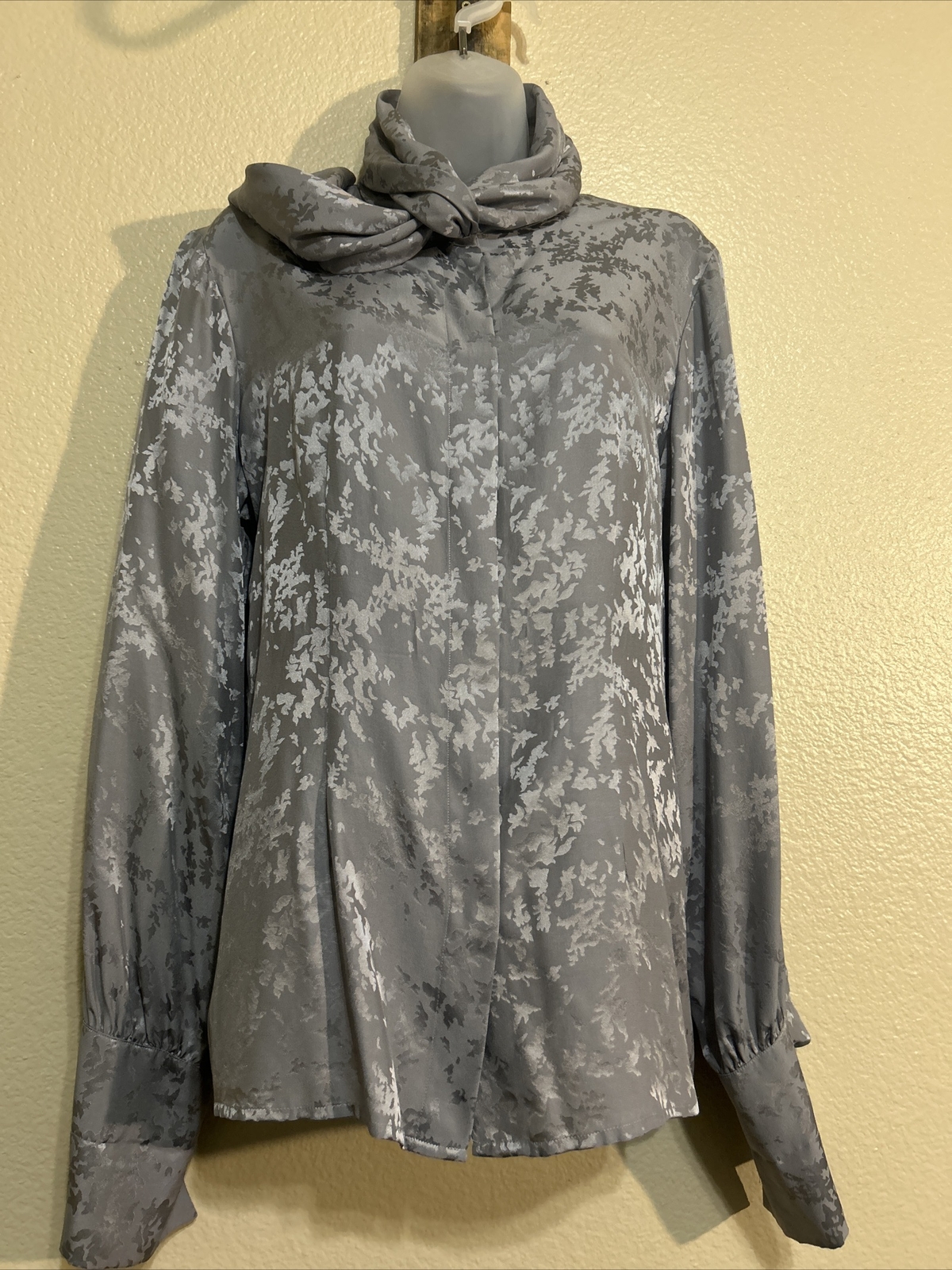 Silk Studio By Claude Bennett Silver/Gray Long Sl… - image 1