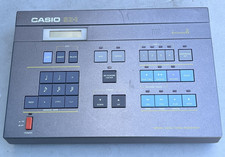 Vintage Casio SZ-1 (CZ-101) sequenziatore digitale multitraccia PER RICAMBI O RIPARAZIONE