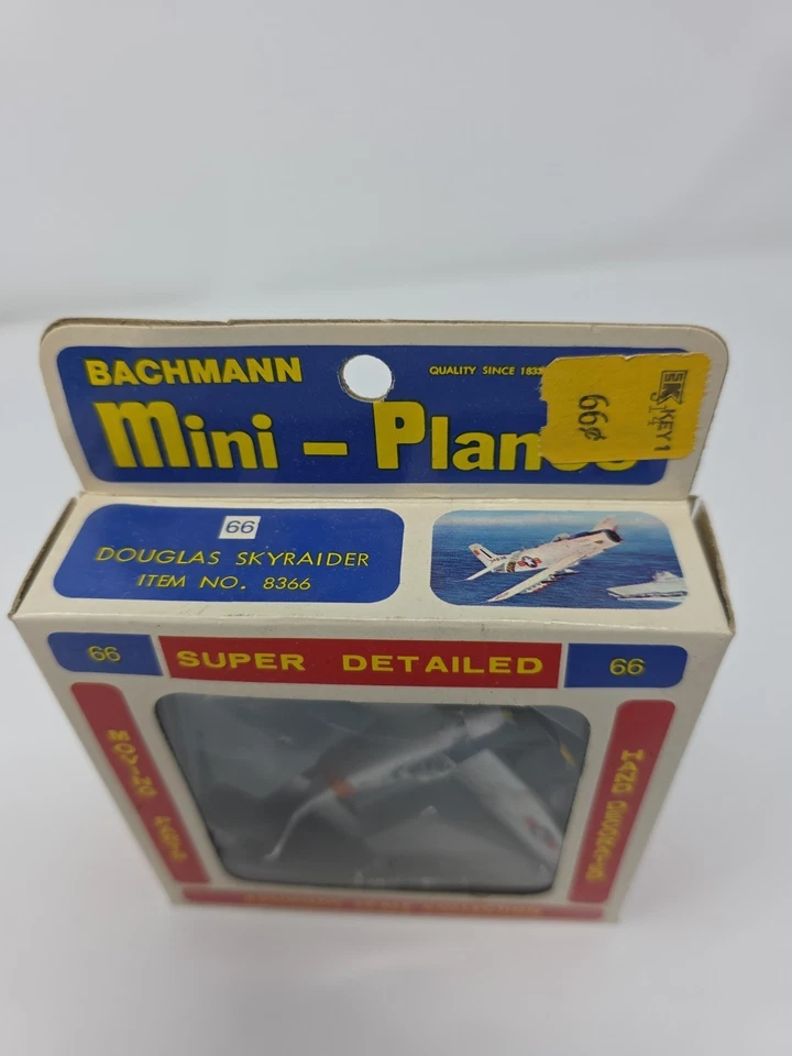 Мини-самолет Bachmann No66 Douglas Sky Raider 8366:79 в коробке 1:160 - Изображение 2 из 4