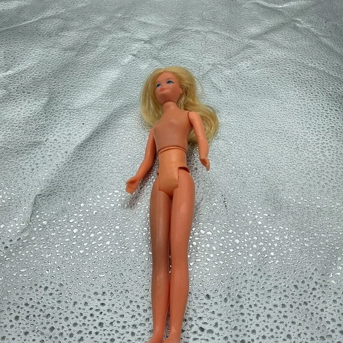 Vintage 1967 Growing Up Skipper Doll Mattel Hong Kong