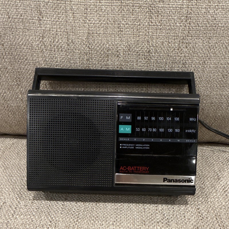 Panasonic RF-542 Portable AM/FM Radio AC/Battery Built-In Transformer Black