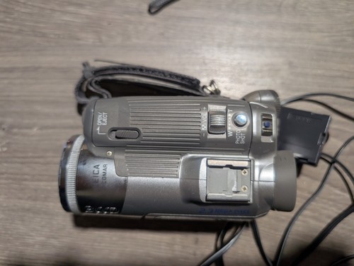 Panasonic PV-GS150 2.3MP Digital Camcorder Only Untested - Picture 3 of 9