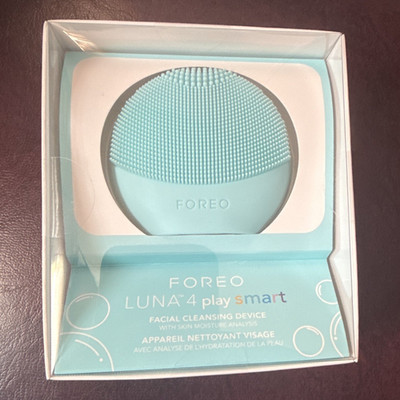 FOREO LUNA 4 play smart Mint Facial Cleansing Device Wireless Silicone Battery
