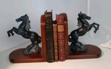 K40) Buchstützen aufsteigende Pferde Skulptur Holz Patina Optik