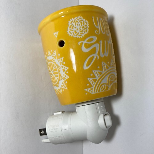 Scentsy YOU ARE MY SUNSHINE plug in night light wax warmer yellow WORKS GREAT!! - Picture 5 of 7