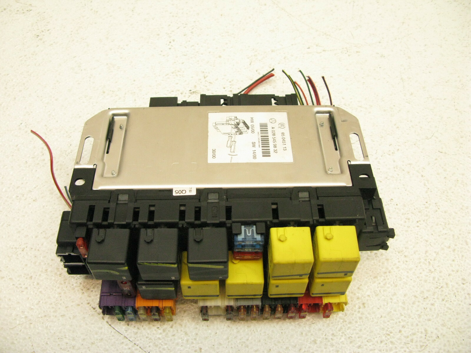 0006 Mercedes W215 W220 CL500 S500 LEFT UNDER HOOD SAM RELAY FUSE BOX