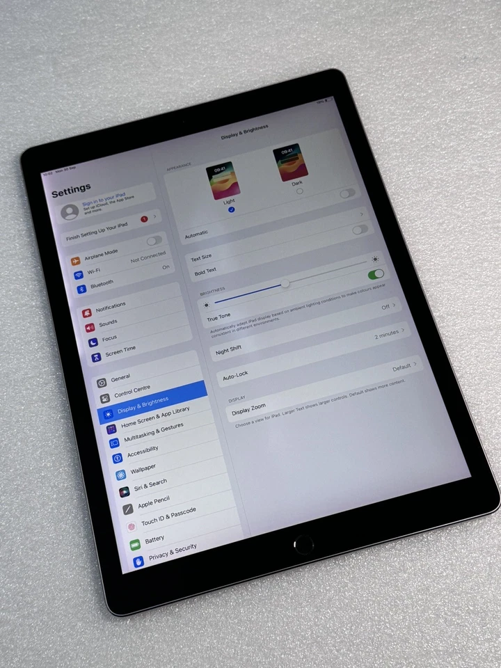 Apple iPad Pro 2nd Gen. 512GB, Wi-Fi, 12.9 in - Space Grey - VERY GOOD - ref 415 - Image 4 of 4