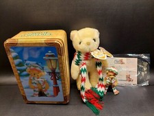 2000 Cherished Teddies 784974 Darren Tug-A-Heart Plush Bear Figurine Tin Set