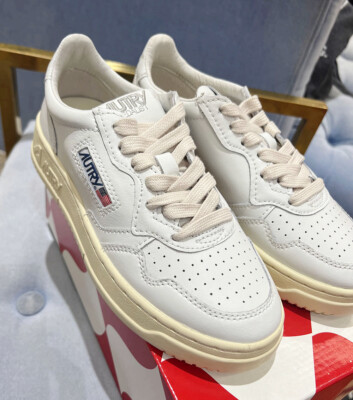 スニーカー AUTRY Women Sneakers AULWLL22WHITEBLACK White AUTRY SNEAKERS AULW-LL 22 – Flanella Shop