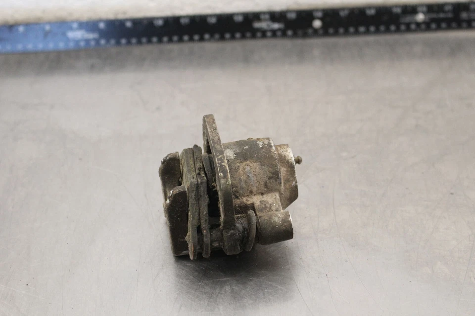 1990 Polaris Trail Boss 250 2x4 RIGHT FRONT BRAKE CALIPER S780 - Imagem 2 de 4