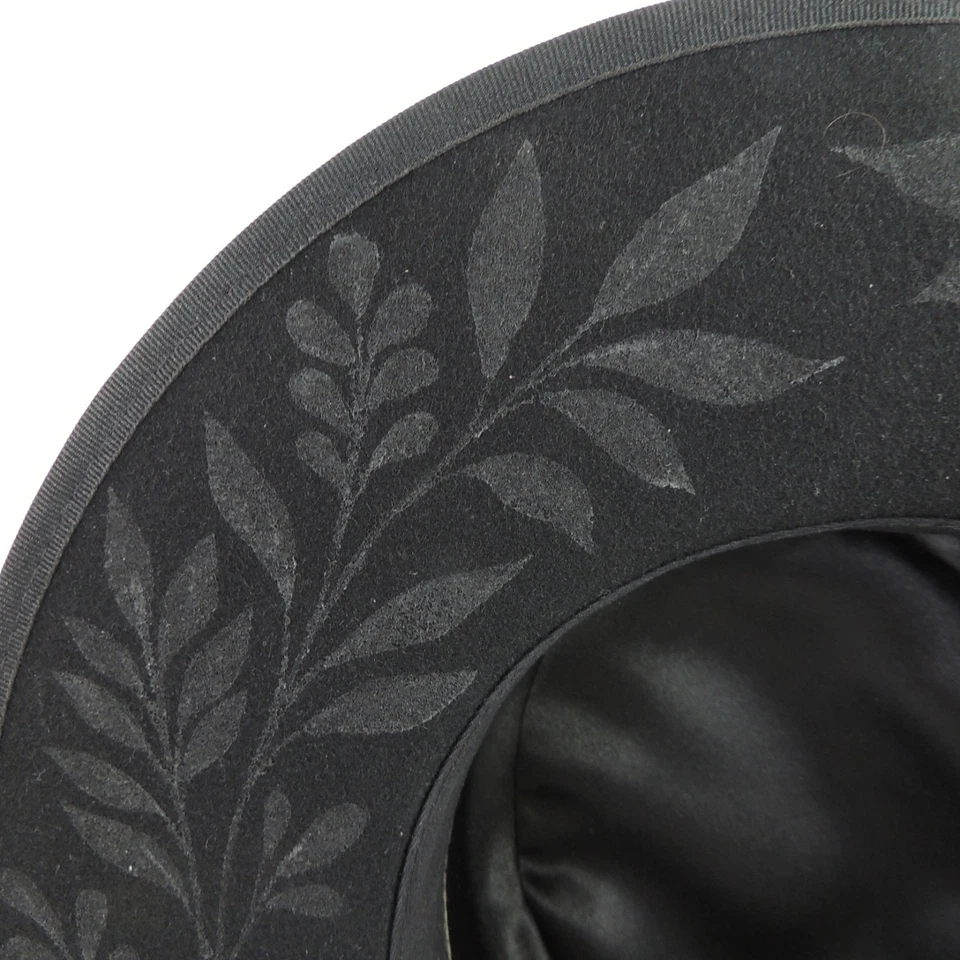 Шляпа валяная Luna Bloom с плоским верхом черная на черных листьях ручная роспись оригинал - Изображение 2 из 4