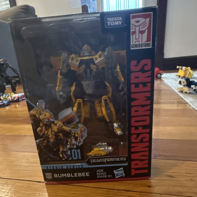 Hasbro Takara Tomy Transformers Transforming Autobot Car Bumblebee Figure 01
