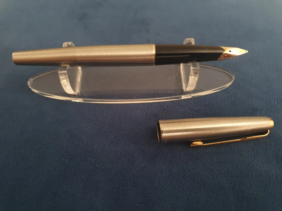 Parker 65 Flight Fountain Pen 14k Nib GP trim  & Mechanical Pencil Set in Box - Image 4 of 4