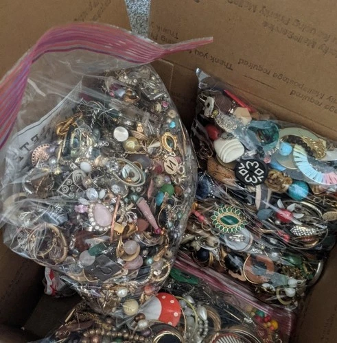 3 Pounds Jewelry Costume Vintage Mix LBS  necklaces bracelets pins rings etc lbs