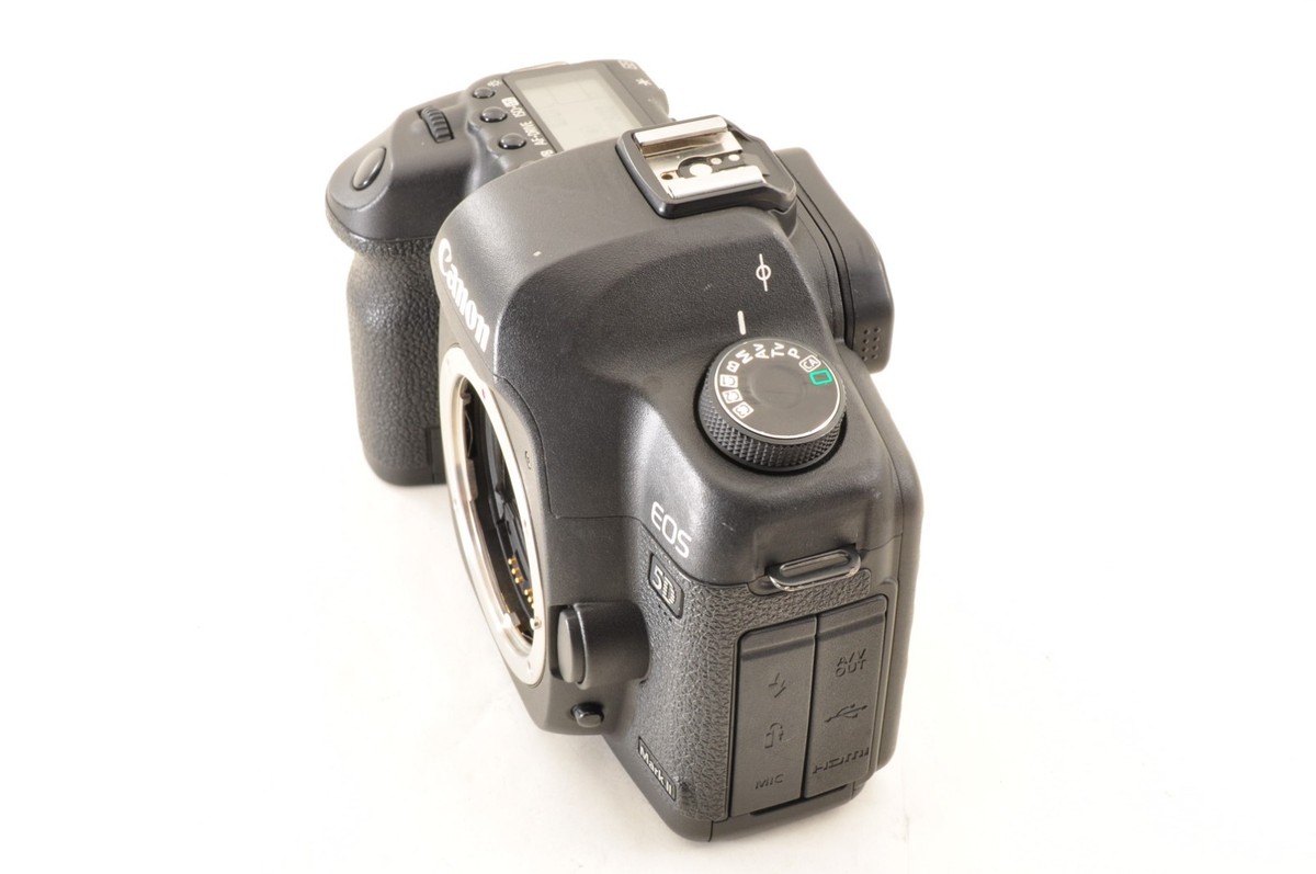 Canon EOS 5D Mark II DSLR Camera /EF 24-105mm f4 L IS Lens *Near