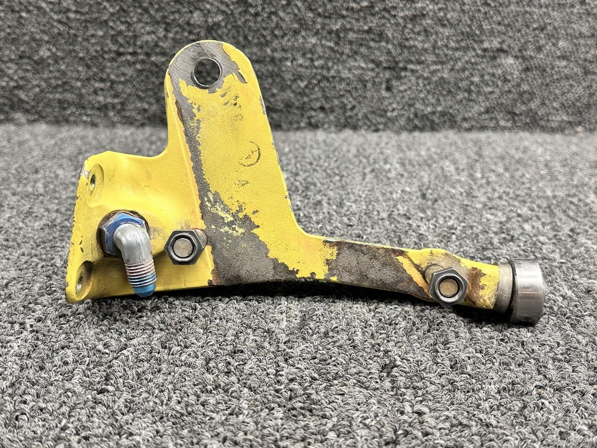 1241423-1 (Alt: 1294151-1) Cessna 210J Main Gear Saddle Assembly