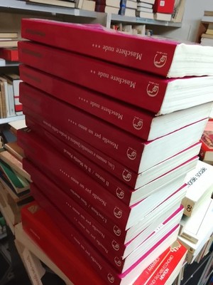 Alles Pirandello Neun große Newton Taschen