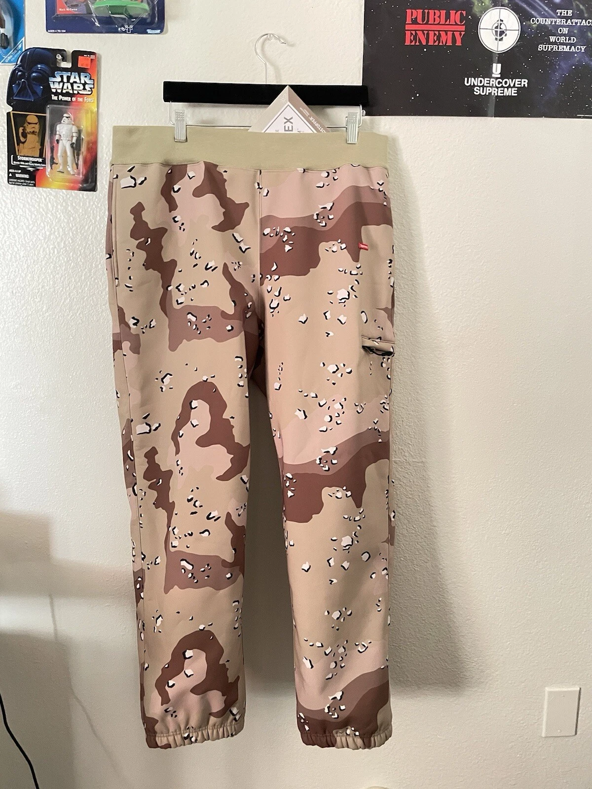 Pantalon de survêtement Supreme Windstopper camouflage pépites de chocolat FW22 Goretex Large