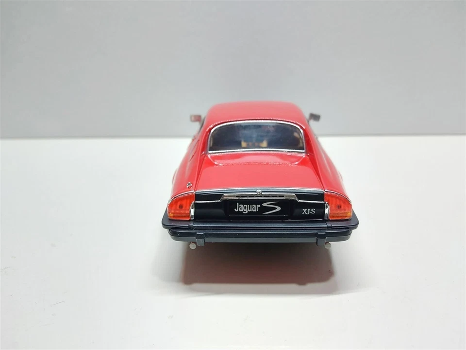 Jaguar XJS V12 Rosso del 1975 - 1/18 Road Signature - Immagine 4 di 4