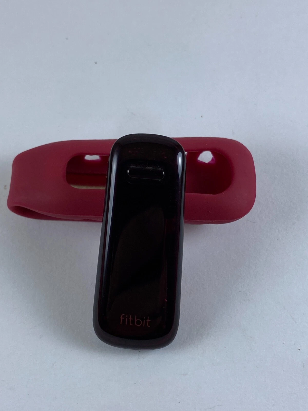 Fitbit One Red & Holder - version 6.46 new battery. PLEASE READ THE DESCRIPTION!
Opens in a new wind