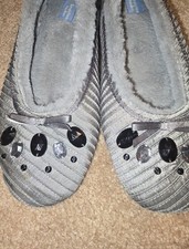 Simply Vera Wang Gray Rhinestones Ribbon Bow Slippers Sz Small 5-6 Womens