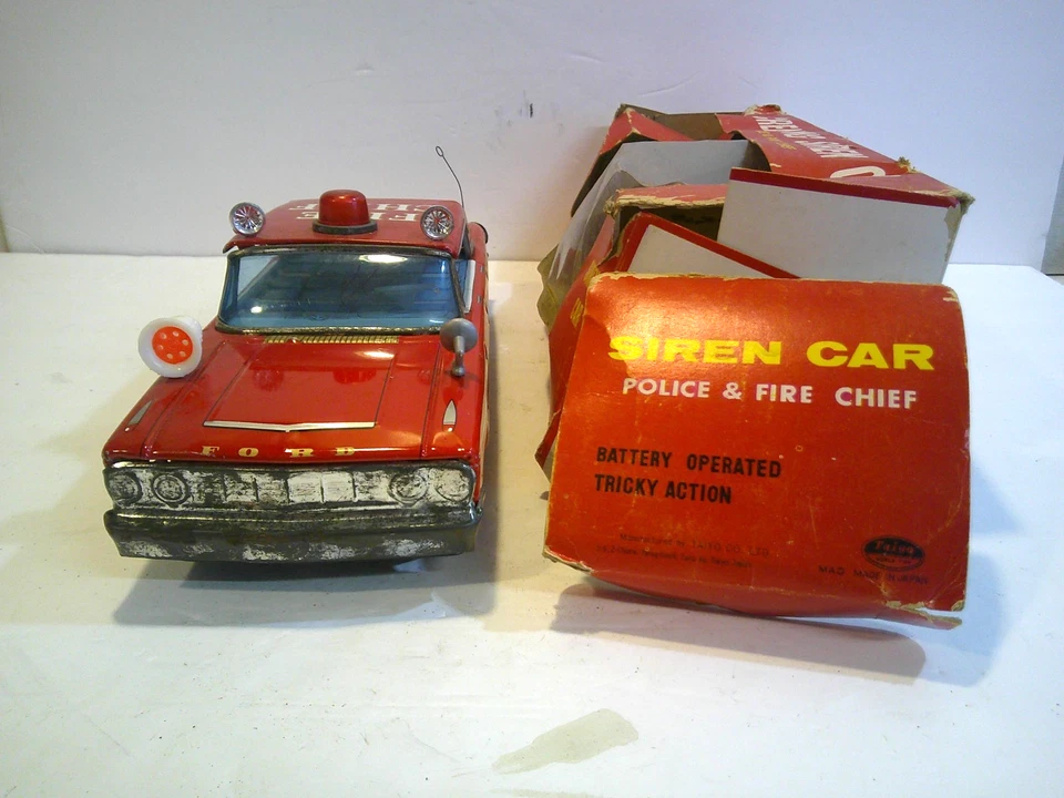 TAIYO Japan Tin Fire Chief - Battery Operated Tricky Action Siren Car in Box - Image 4 of 4