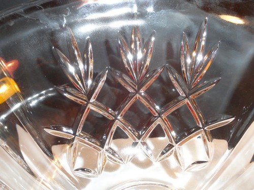BEAUTIFUL CRYSTAL PEDESTAL BOWL~PINEAPPLE PATTERN~FAN SHAPED SIDES ~ EXCELLENT - Picture 6 of 7