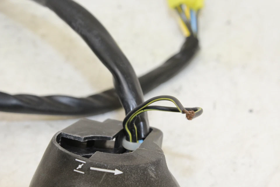 Suzuki Bandit 600 GSF600S 1998 clip izquierdo mango bocina señales interruptor interruptores Foto 2 de 4