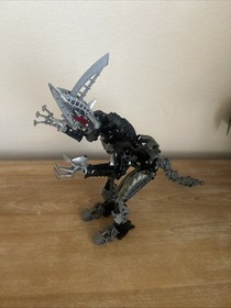 LEGO set 8811 Toa Lhikan & Kikanalo Titans Bionicle 100% complete & book