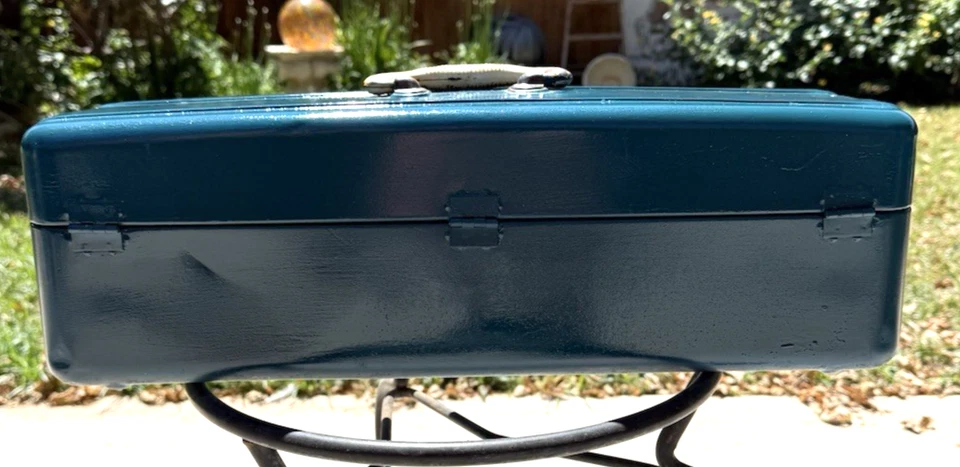 Caja de aparejos de pesca/utilidad Union Steel Chest Corp. de colección - Leroy, NY EE. UU. Foto 4 de 4