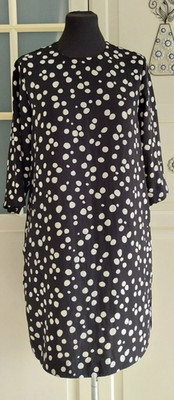 Stockholm Atelier & other stories Kleid , schwarz/weiß Punkte Gr. 36